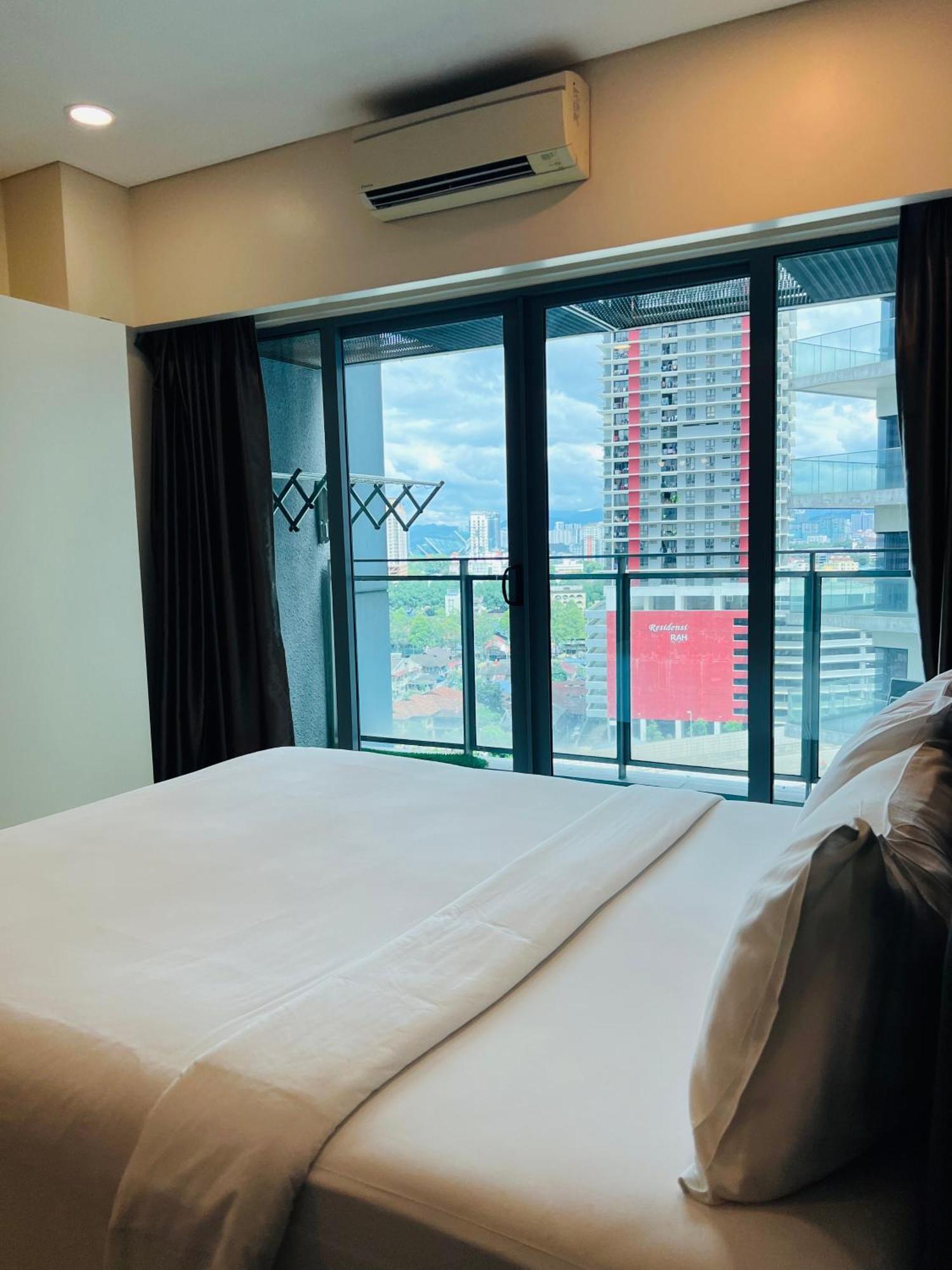 Summer Suites Klcc By Classy Kuala Lumpur Exterior photo
